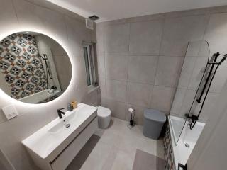 Modern 3BD Apartment with Spacious Balcony & Outside Furniture - Marsalforn Bay - Marsalforn - 6