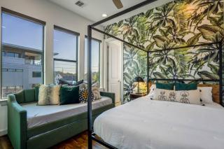 Urban Jungle Retreat in the HTX Skyline - Houston - 6