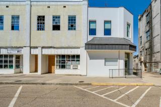 Upscale Texarkana Townhome, Walk to Downtown! - Texarkana - 8