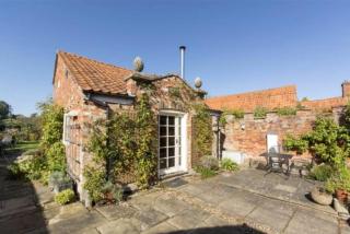 The Writer's Studio (stylish garden guesthouse) - 0
