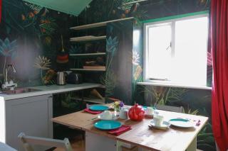 The Writer's Studio (stylish garden guesthouse) - 5