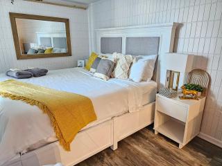 Stylish Condo Steps to Beach - Hauula - 5