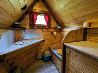 Escapade Romantique: Cabane avec Terrasse Panoramique, Poêle à Bois et Éclairage Multicolore - FR-1-589-441 - Ferdrupt - 5