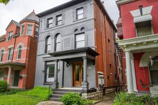Stylish Top Floor 2 kings full bathroom with tub - 6