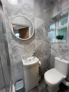 3- Lovely 1 Bed Apartment extra sofa bed-West Midlands - - 5