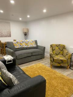 The Lions Den flat at the red lion public house. - 6