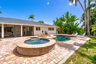 Serene Pool & Spa Home near Beaches & Downtown - 6