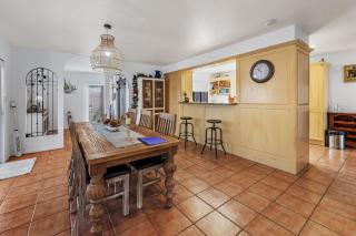 Poolside Serenity - Papamoa Beach Holiday Home - Papamoa - 1