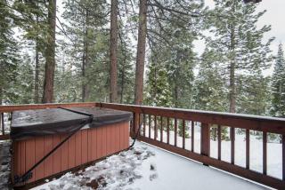 Tahoe Vista Home w/ Spa close to Northstar & Lake - 7