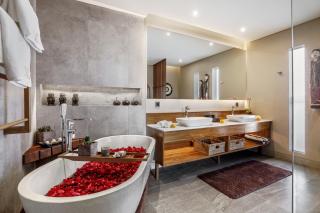 Elegant 6br Villa, Canggu, 400m To Finns Beach - Canggu - 6