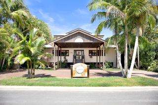 Away Guesthouse- Away on Shirley Lane - 9