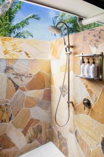 Away Guesthouse- Away on Shirley Lane - 3