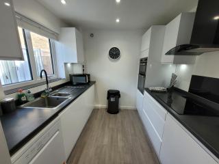 Bumblebee Bungalow - With separate office and gaming space by Catchpole Stays - Colchester - 6
