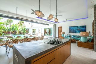 Luxury 5br Villa, Steps To Beach, Designer Chic - Seminyak - 8