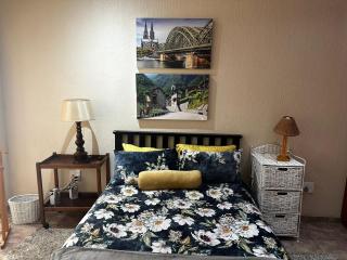 Cozy Cottage Accommodation in Johannesburg - Roodepoort - 9