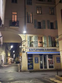 Vieille Ville 1 - Luca's Apartment, 1 bedroom, max 2 adults and 2 kids - Antibes - 6