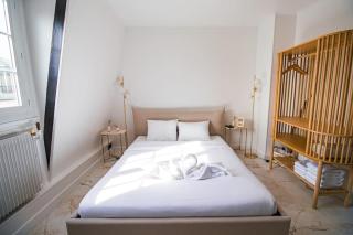 Typical Parisian Studio in Le Marais - 5