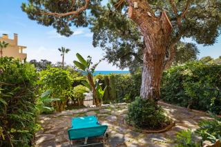 Seaview with private garden 5 minutes walk to the beach and amenities - Sitio de Calahonda - 0