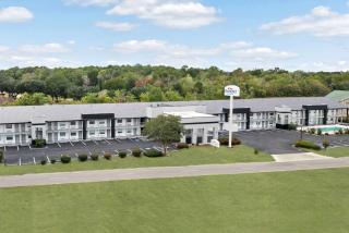 Baymont by Wyndham Beaumont - 9