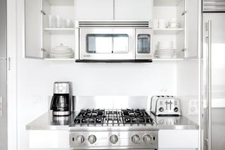 Hells Kitchen 2BR w Elevator nr Central Park NYC-523 - 4