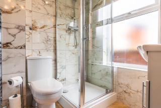 Luxury Central Derby Apartment - 4