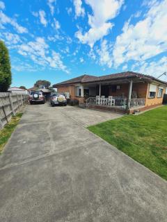 1 bedroom self-contained apartment in Lalor - Lalor - 8