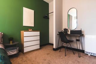 Dreamy Derby City Apartment Free Wi-Fi & Parking - 3