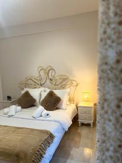 Golden Eagle House - - 4