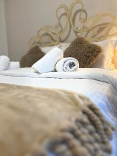 Golden Eagle House - - 3
