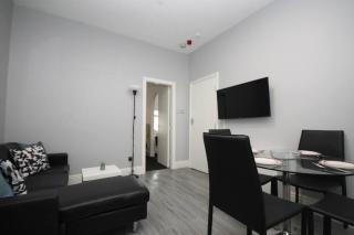 BARTON BEACHSIDE - Penthouse TwoBedroom Apartment, Double & Twins - Central Beach & Promenade Location - Over 21's, Family Friendly Only, ID Required, Stairs Access, FREE PARKING - 6