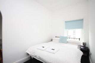 BARTON BEACHSIDE - Penthouse TwoBedroom Apartment, Double & Twins - Central Beach & Promenade Location - Over 21's, Family Friendly Only, ID Required, Stairs Access, FREE PARKING - 7