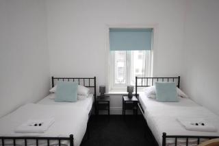 BARTON BEACHSIDE - Penthouse TwoBedroom Apartment, Double & Twins - Central Beach & Promenade Location - Over 21's, Family Friendly Only, ID Required, Stairs Access, FREE PARKING - 2