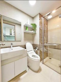 Spacious Apartment with City View in District 7 - Ho Chi Minh City - 4
