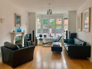 SEASIDE SANCTUARY by BOURNECOAST - A Good Sized Family Holiday Home with a Garden and Parking - HB8530 - 6