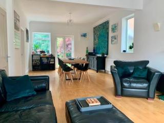 SEASIDE SANCTUARY by BOURNECOAST - A Good Sized Family Holiday Home with a Garden and Parking - HB8530 - 3