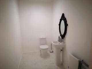 Deluxe 5 bedroom house in Harrow, Parking, Sleeps 8, 30mins to Central London - Hatch End - 6