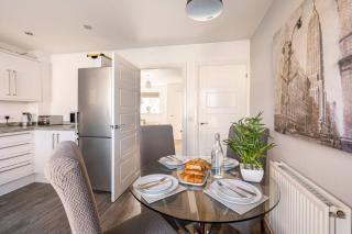 Entire Home in Swansea, near Swansea.dotcom Stadium, Sleeps 4, by Properties by O & G - 6