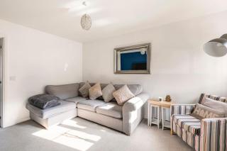 Entire Home in Swansea, near Swansea.dotcom Stadium, Sleeps 4, by Properties by O & G - 8