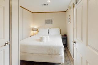 Ms. Sara's Hideaway - Highland View - 2