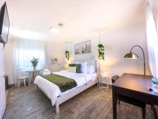 1k Bed Studio Apt With Shared Pool 02 - Clearwater - 2