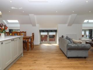 Bumblebee Cottage - 2