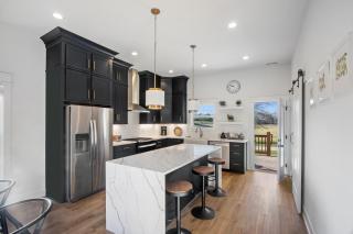 Modern & upscale home near Derby - 7