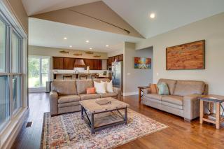 Flippin Home with Deck and Grill Steps to White River - Flippin - 7