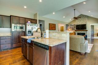 Flippin Home with Deck and Grill Steps to White River - Flippin - 1
