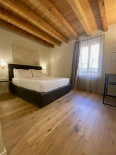 Malvezzi24 Boutique Rooms - Desenzano del Garda - 9
