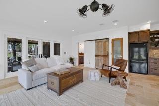 AustinTeton's Sunset Cliff Resort on Lake Travis - PRIVATE WEDDING, EVENT, HEATED POOL, BOAT DOCK - 3