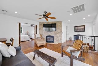 AustinTeton's Sunset Cliff Resort on Lake Travis - PRIVATE WEDDING, EVENT, HEATED POOL, BOAT DOCK - Austin - 6