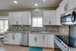 Bright, Modern Corpus Christi Condo 2 Mi to Beach - Padre Island - 5
