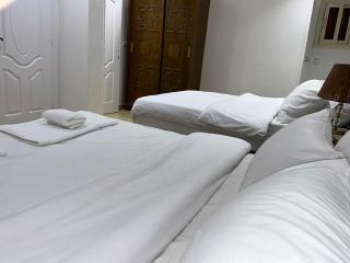 Full Pyramids View Apartment with Balcony For 8 P - 1