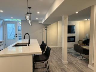 The Croft House - 2 Bedroom 1 Bathroom Suite - Burlington - 7